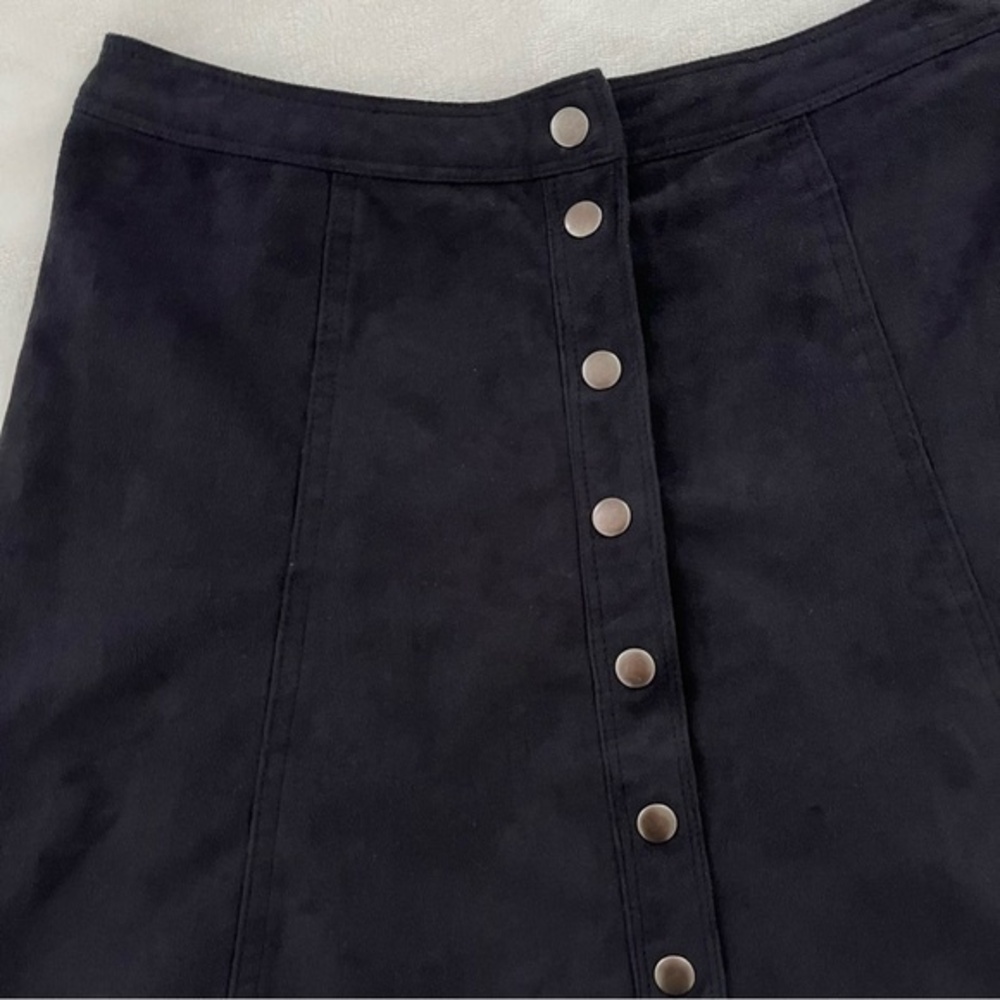 Abercrombie & Fitch Faux Suede Skirt Button Front in Black, Size 2 NWOT - Picture 6 of 10